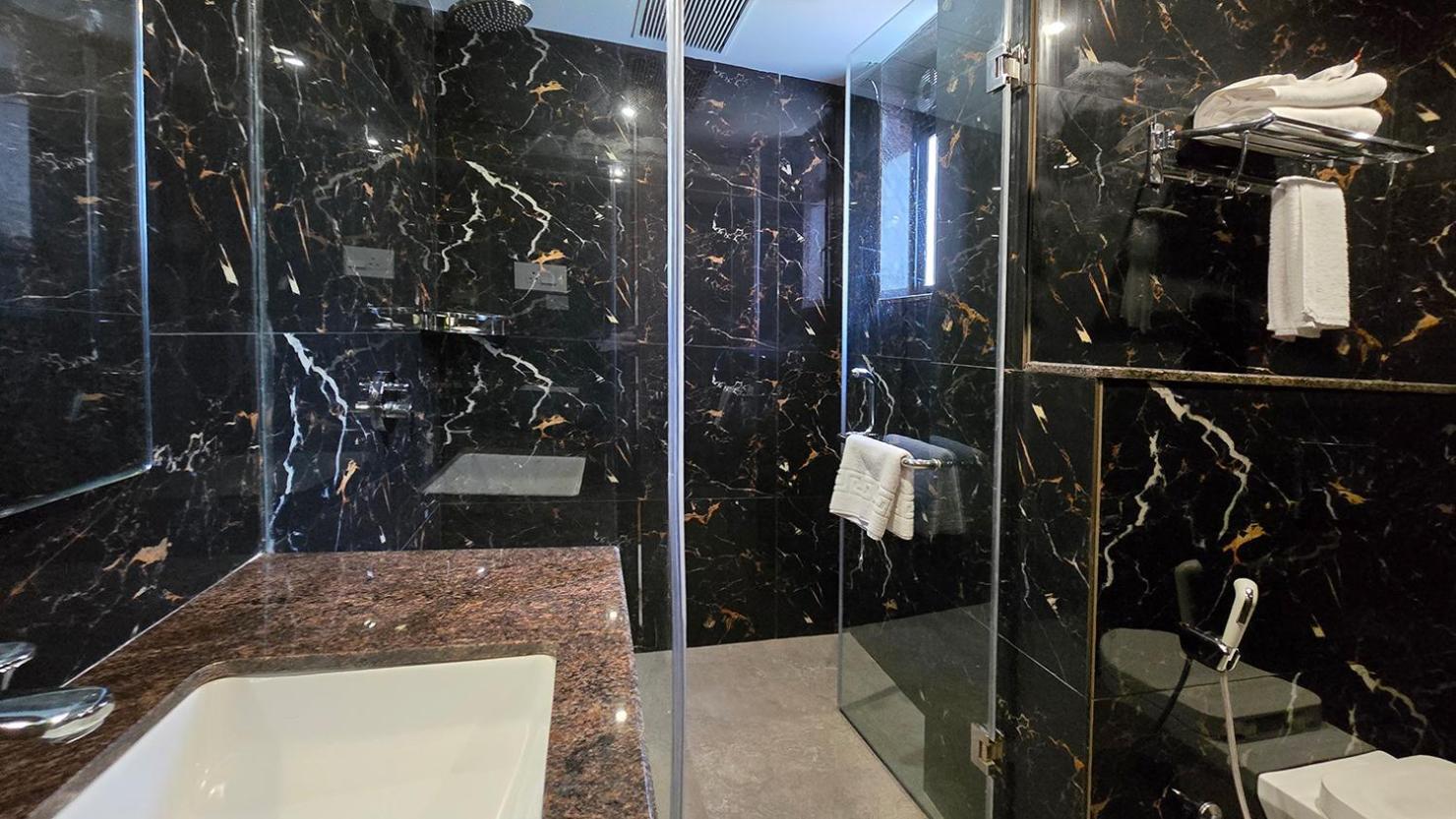 Magnus Nexstar Suites Kalyani Nagar Пюн Екстериор снимка